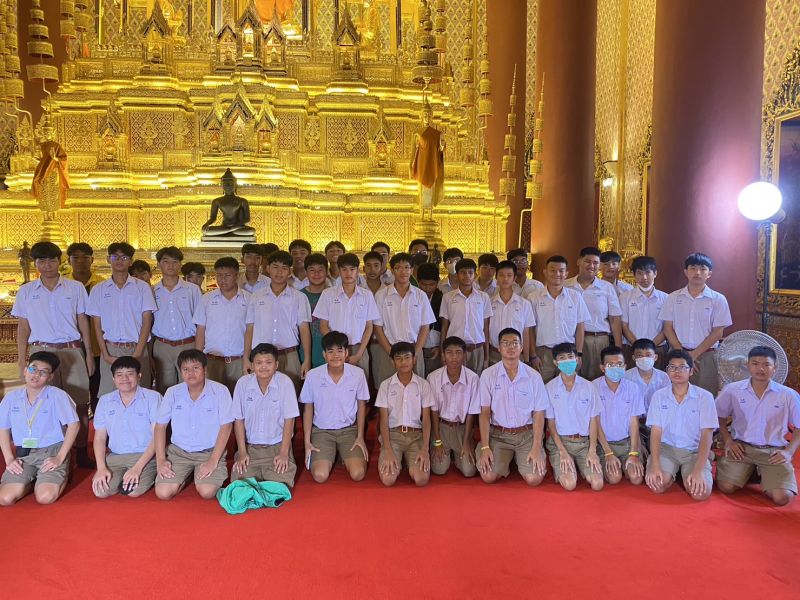 กิจกรรมทำบุญตักบาตรในช่วงเช้า ณ วัดเทพศิรินทราวาส