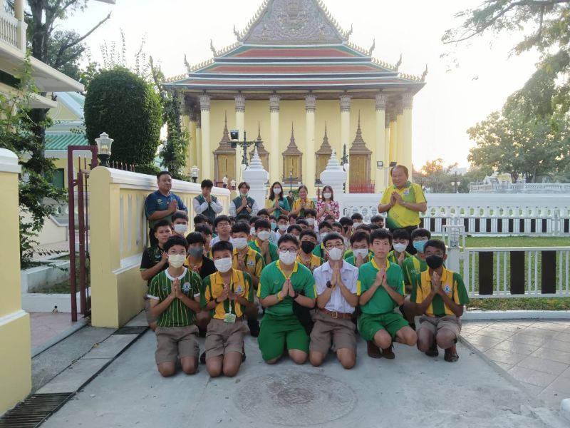 กิจกรรมทำบุญตักบาตรในช่วงเช้า ณ วัดเทพศิรินทราวาส
