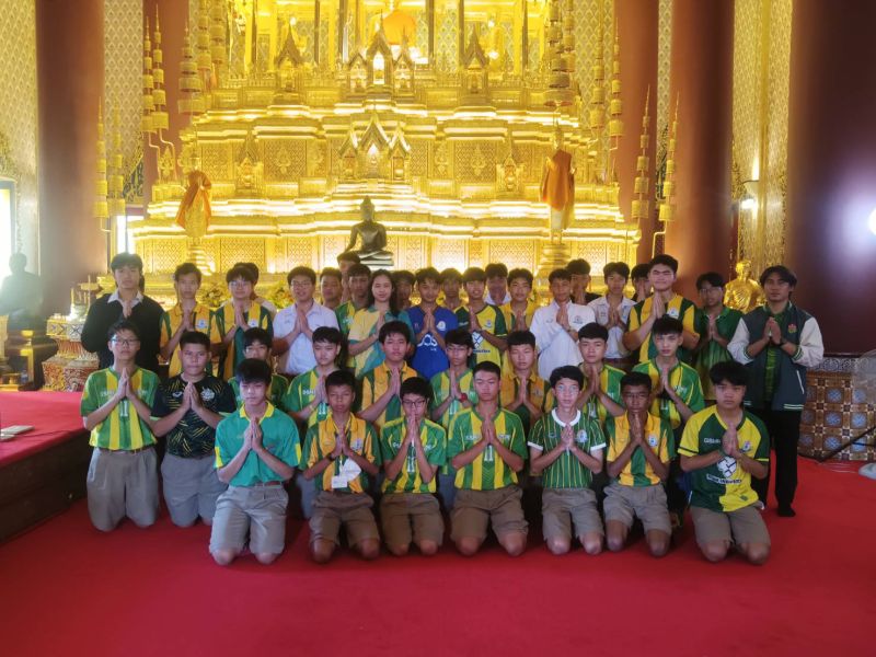 กิจกรรมทำบุญตักบาตรในช่วงเช้า ณ วัดเทพศิรินทราวาส