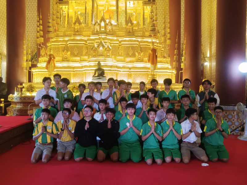 กิจกรรมทำบุญตักบาตรในช่วงเช้า ณ วัดเทพศิรินทราวาส