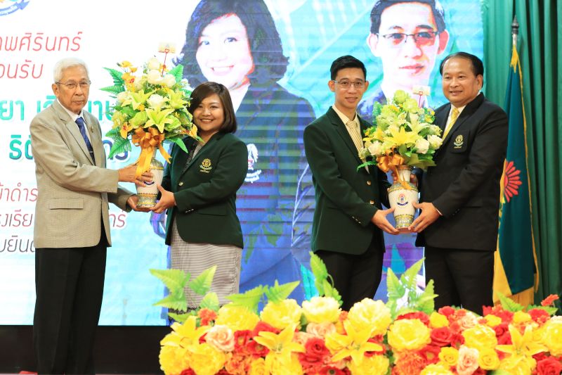 ชาวเทพศิรินทร์แสดงความยินดีและจัดพิธีต้อนรับ  รองผู้อำนวยการ โรงเรียนเทพศิรินทร์ เนื่องในโอกาสเข้ารับตำแหน่ง