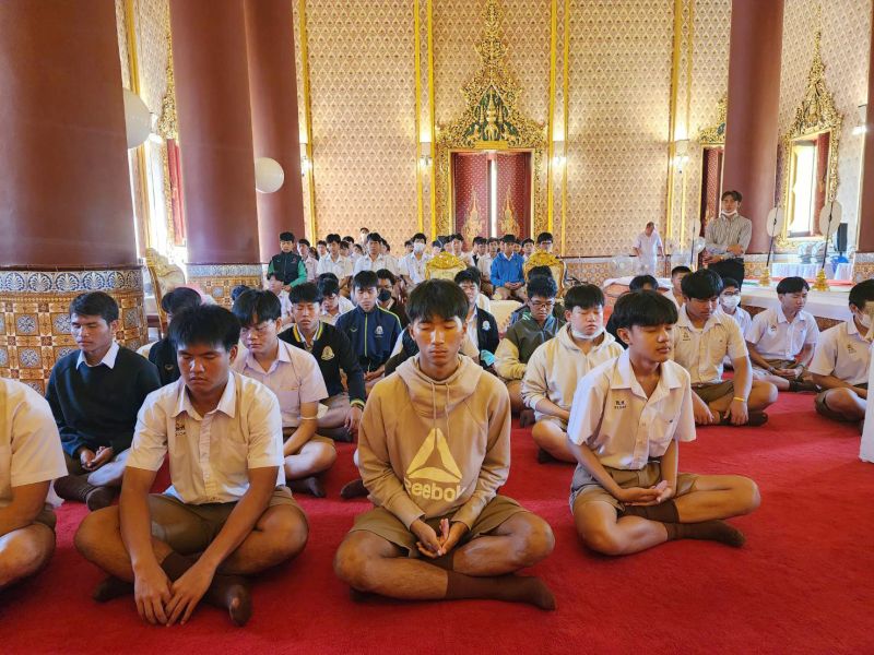 กิจกรรมทำบุญตักบาตรในช่วงเช้า ณ วัดเทพศิรินทราวาส