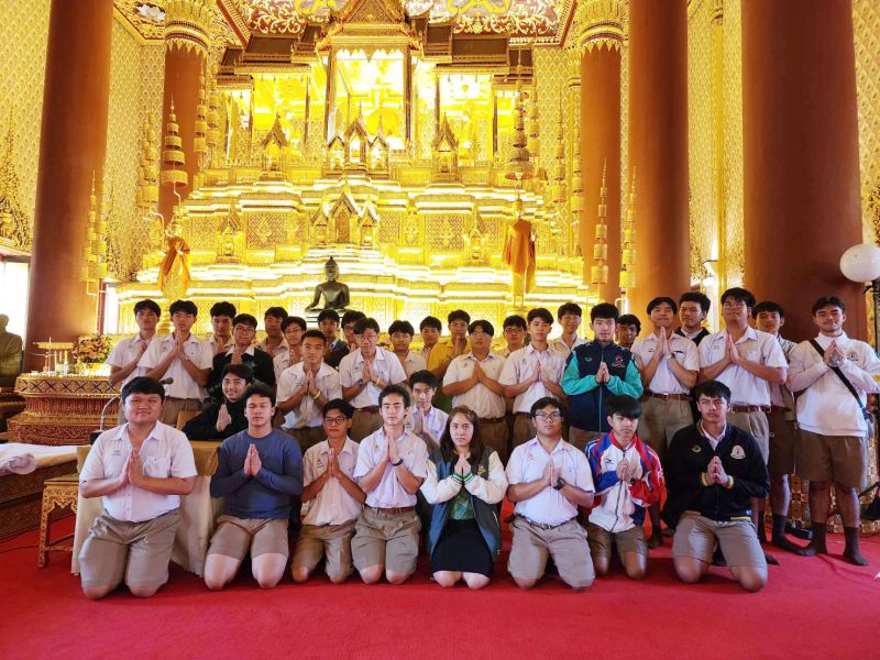 กิจกรรมทำบุญตักบาตรในช่วงเช้า ณ วัดเทพศิรินทราวาส