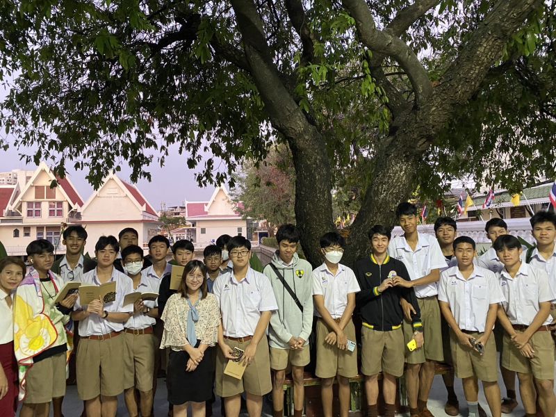 กิจกรรมทำบุญตักบาตรในช่วงเช้า ณ วัดเทพศิรินทราวาส