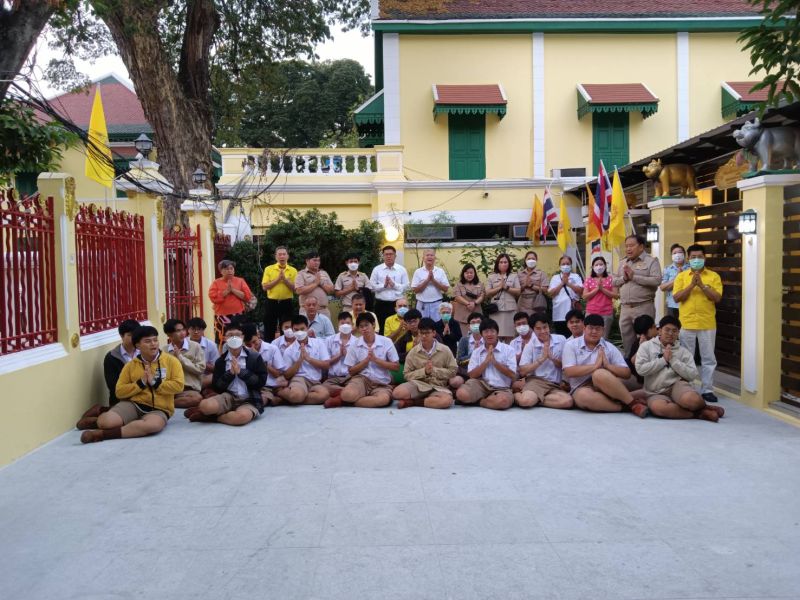 กิจกรรมทำบุญตักบาตรในช่วงเช้า ณ วัดเทพศิรินทราวาส