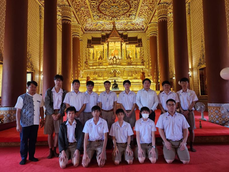 กิจกรรมทำบุญตักบาตรในช่วงเช้า ณ วัดเทพศิรินทราวาส