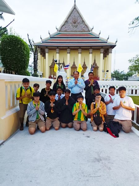 กิจกรรมทำบุญตักบาตรในช่วงเช้า ณ วัดเทพศิรินทราวาส