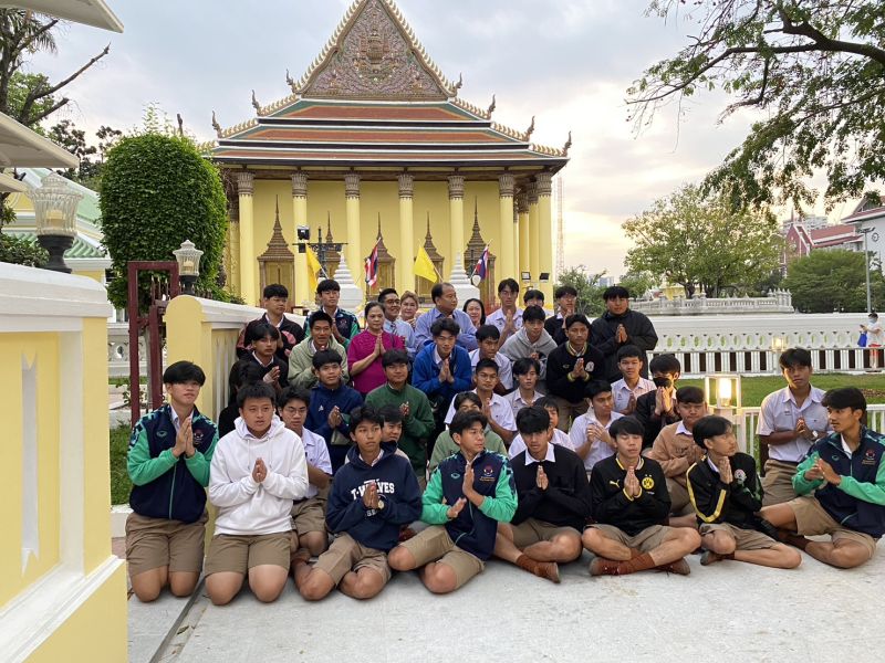 กิจกรรมทำบุญตักบาตรในช่วงเช้า ณ วัดเทพศิรินทราวาส