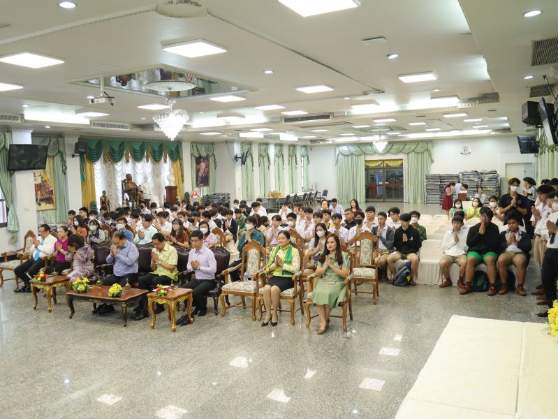 กิจกรรมทำบุญเนื่องในวันพระใหญ่ ณ ห้องประชุมเทิดพระเกียรติ โรงเรียนเทพศิรินทร์