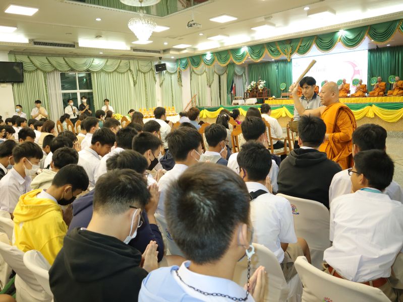 กิจกรรมทำบุญเนื่องในวันพระใหญ่ ณ ห้องประชุมเทิดพระเกียรติ โรงเรียนเทพศิรินทร์