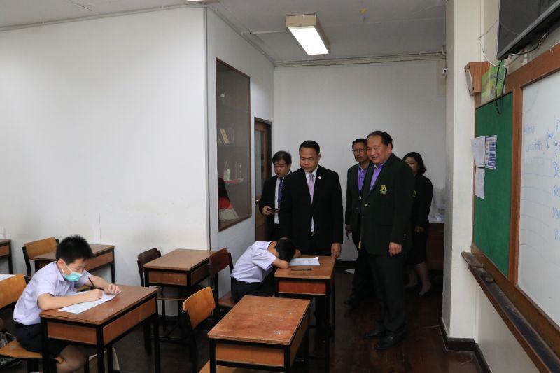 ผู้อำนวยการสำนักงานเขตพื้นที่การศึกษามัธยมศึกษากรุงเทพมหานคร เขต 1 ตรวจเยี่ยม ให้กำลังใจ นักเรียนและผู้ปกครองในการสอบเข้าศึกษาต่อระดับชั้นมัธยมศึกษาปีที่ 1 โรงเรียนเทพศิรินทร์