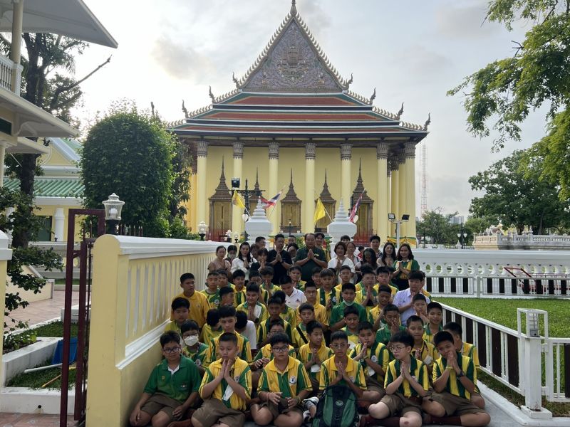 กิจกรรมทำบุญตักบาตรในช่วงเช้า ณ วัดเทพศิรินทราวาส