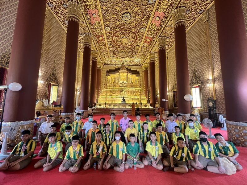 กิจกรรมทำบุญตักบาตรในช่วงเช้า ณ วัดเทพศิรินทราวาส