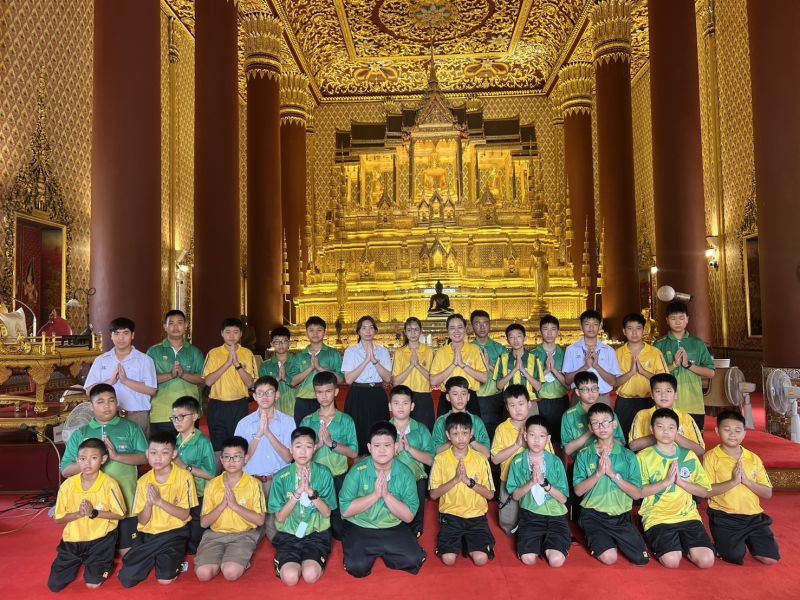 กิจกรรมทำบุญตักบาตรในช่วงเช้า ณ วัดเทพศิรินทราวาส