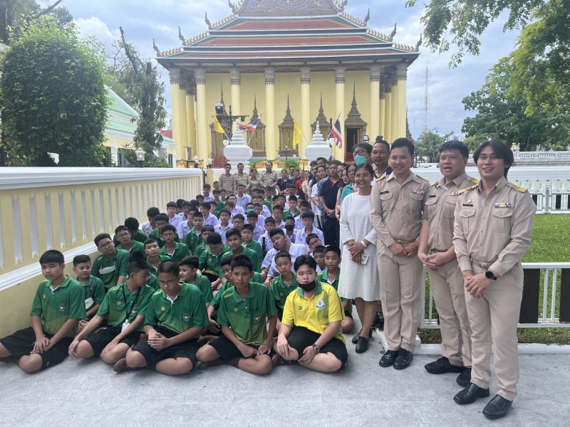 กิจกรรมทำบุญตักบาตรในช่วงเช้า ณ วัดเทพศิรินทราวาส