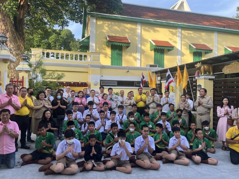 กิจกรรมทำบุญตักบาตรในช่วงเช้า ณ วัดเทพศิรินทราวาส