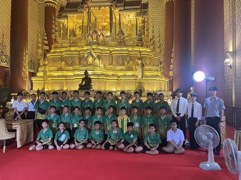 กิจกรรมทำบุญตักบาตรในช่วงเช้า ณ วัดเทพศิรินทราวาส