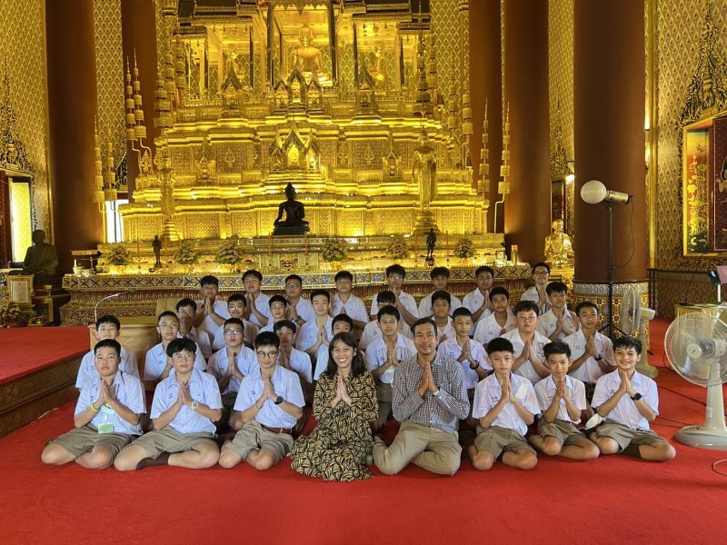 กิจกรรมทำบุญตักบาตรในช่วงเช้า ณ วัดเทพศิรินทราวาส