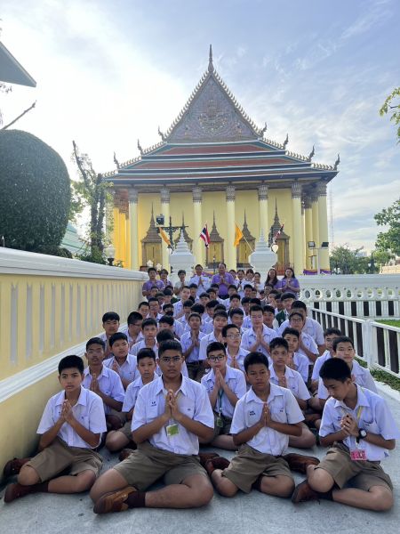 กิจกรรมทำบุญตักบาตรในช่วงเช้า ณ วัดเทพศิรินทราวาส
