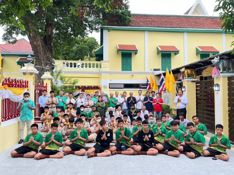 กิจกรรมทำบุญตักบาตรในช่วงเช้า ณ วัดเทพศิรินทราวาส