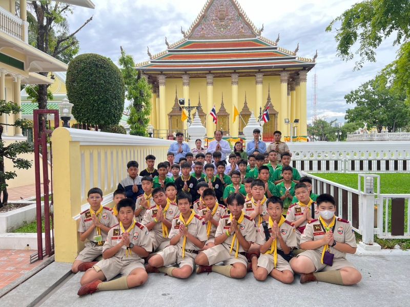 กิจกรรมทำบุญตักบาตรในช่วงเช้า ณ วัดเทพศิรินทราวาส