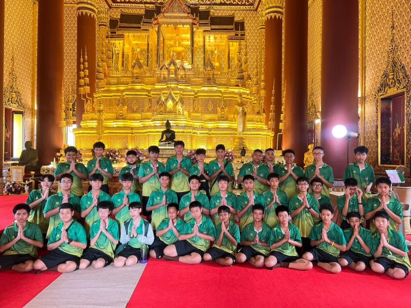 กิจกรรมทำบุญตักบาตรในช่วงเช้า ณ วัดเทพศิรินทราวาส