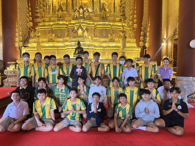 กิจกรรมทำบุญตักบาตรในช่วงเช้า ณ วัดเทพศิรินทราวาส