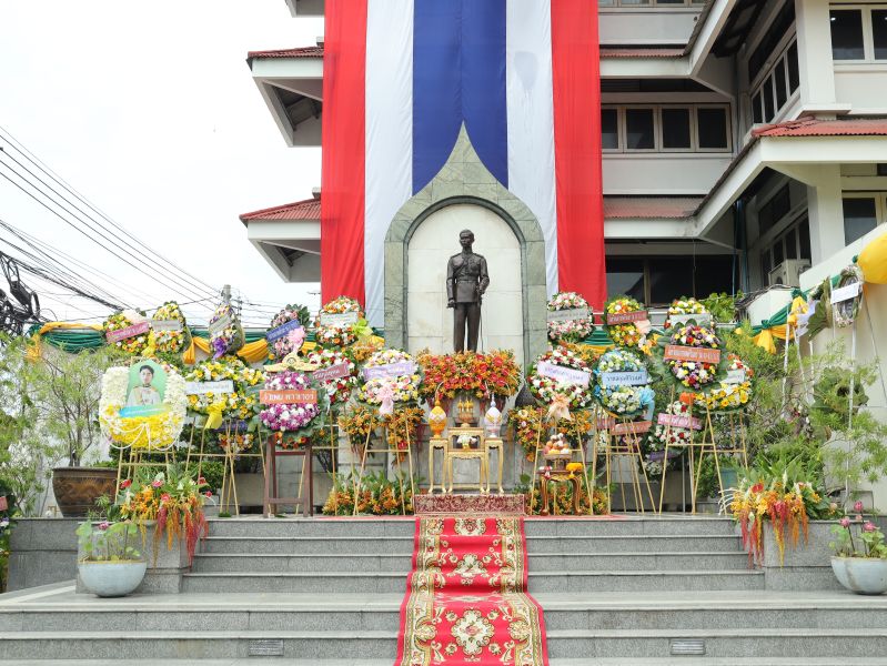 พิธีถวายราชสักการะพระบรมราชานุสาวรีย์  พระบาทสมเด็จพระปรเมนทรมหาอานันทมหิดล พระอัฐมรามาธิบดินทร
