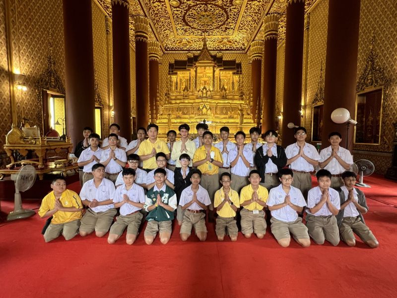 กิจกรรมทำบุญตักบาตรในช่วงเช้า ณ วัดเทพศิรินทราวาส