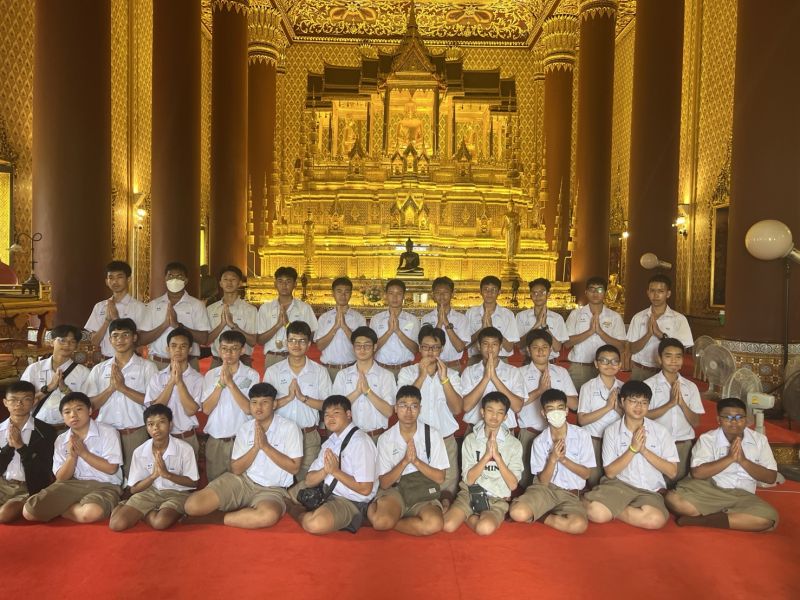 กิจกรรมทำบุญตักบาตรในช่วงเช้า ณ วัดเทพศิรินทราวาส