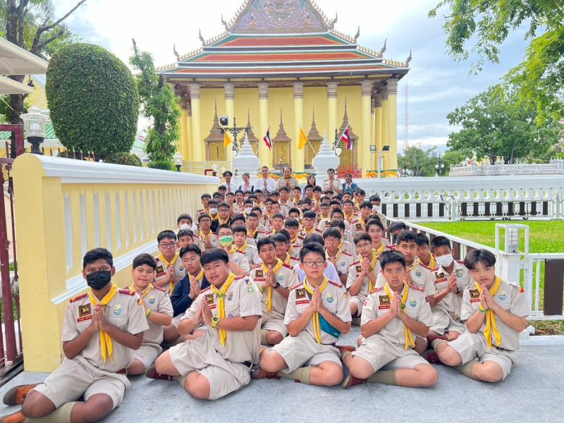 กิจกรรมทำบุญตักบาตรในช่วงเช้า ณ วัดเทพศิรินทราวาส