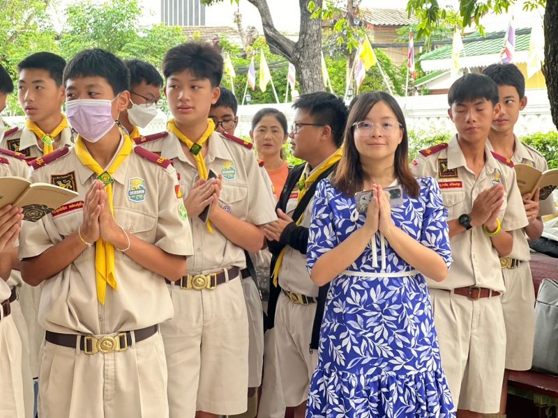 กิจกรรมทำบุญตักบาตรในช่วงเช้า ณ วัดเทพศิรินทราวาส
