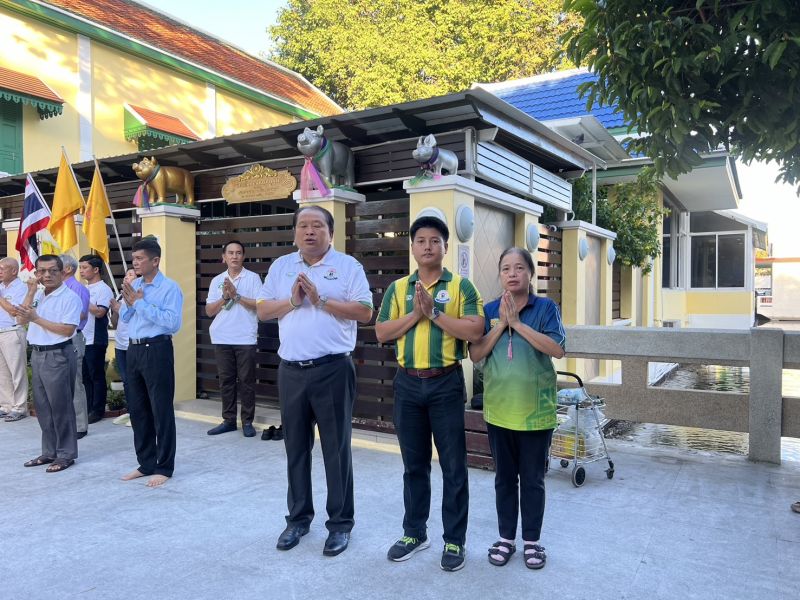กิจกรรมทำบุญตักบาตรในช่วงเช้า ณ วัดเทพศิรินทราวาส