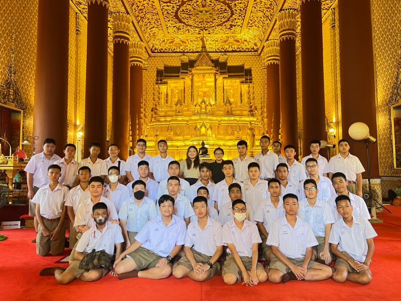กิจกรรมทำบุญตักบาตรในช่วงเช้า ณ วัดเทพศิรินทราวาส