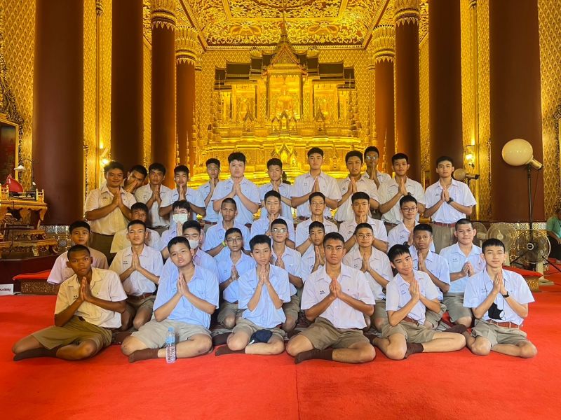 กิจกรรมทำบุญตักบาตรในช่วงเช้า ณ วัดเทพศิรินทราวาส