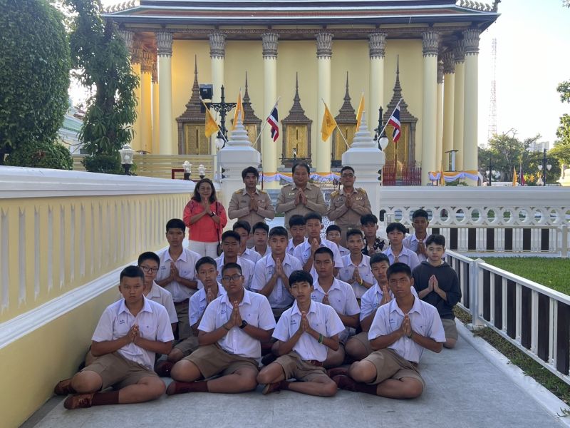 กิจกรรมทำบุญตักบาตรในช่วงเช้า ณ วัดเทพศิรินทราวาส