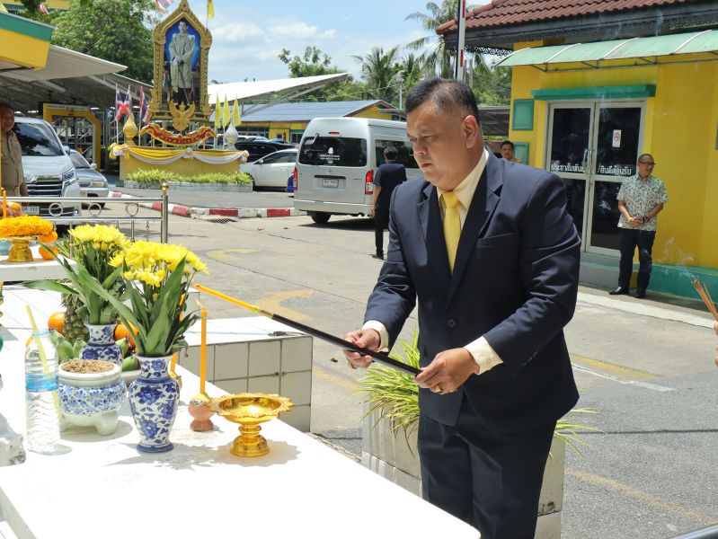 คณะผู้บริหาร คณะครู และบุคลากรทางศึกษา ร่วมแสดงความยินดีกับ  ว่าที่ร้อยตรี ธงชัย เนตรสว่าง ในโอกาสเข้ารับตำแหน่งผู้บริหาร โรงเรียนราชวินิตบางแคปานขำ