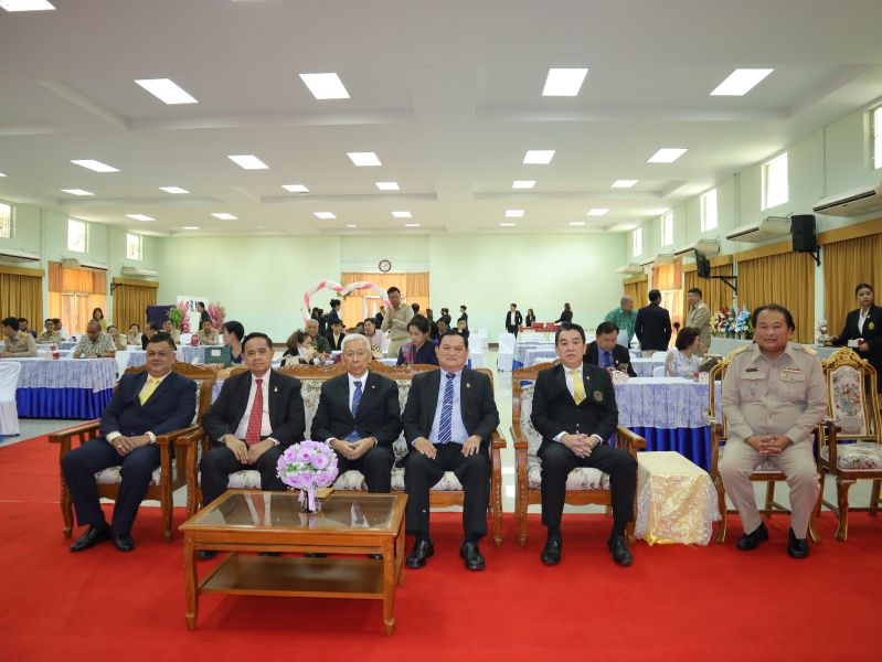 คณะผู้บริหาร คณะครู และบุคลากรทางศึกษา ร่วมแสดงความยินดีกับ  ว่าที่ร้อยตรี ธงชัย เนตรสว่าง ในโอกาสเข้ารับตำแหน่งผู้บริหาร โรงเรียนราชวินิตบางแคปานขำ