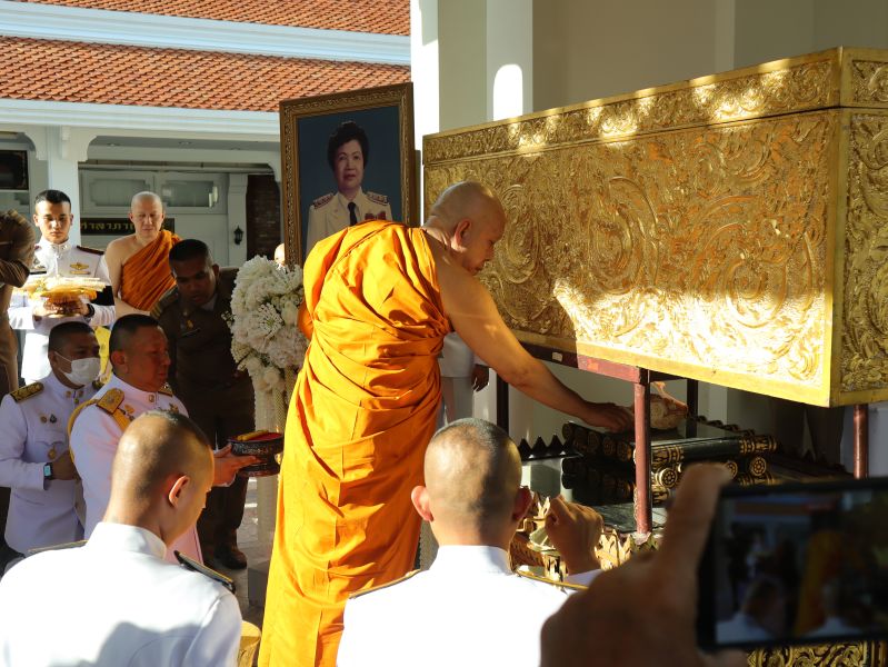 คณะผู้บริหารโรงเรียนเทพศิรินทร์ ร่วมพิธีพระราชทานเพลิง นางนัทที สำราญสำรวจกิจ