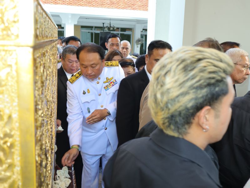 คณะผู้บริหารโรงเรียนเทพศิรินทร์ ร่วมพิธีพระราชทานเพลิง นางนัทที สำราญสำรวจกิจ