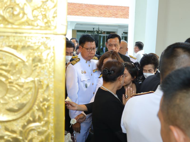 คณะผู้บริหารโรงเรียนเทพศิรินทร์ ร่วมพิธีพระราชทานเพลิง นางนัทที สำราญสำรวจกิจ
