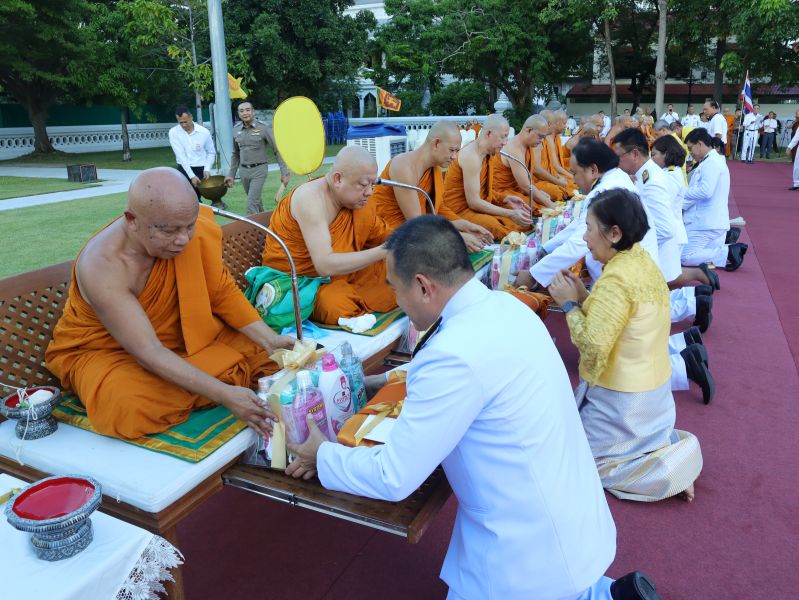 พิธีบรรพชาอุปสมบทกุลบุตรชาวศรีลังกาจำนวน 73 คน  ถวายเป็นพระราชกุศลแด่ พระบาทสมเด็จพระวชิรเกล้าเจ้าอยู่หัว