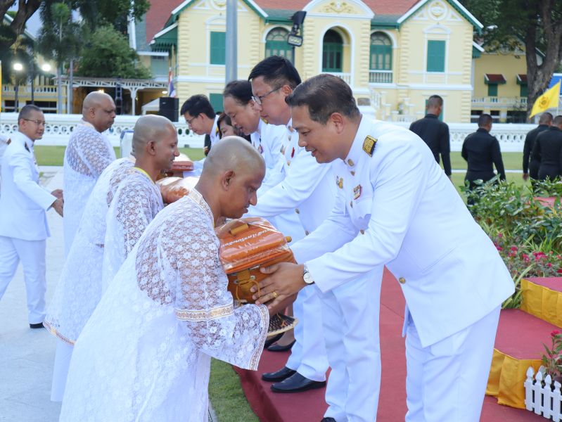 พิธีบรรพชาอุปสมบทกุลบุตรชาวศรีลังกาจำนวน 73 คน  ถวายเป็นพระราชกุศลแด่ พระบาทสมเด็จพระวชิรเกล้าเจ้าอยู่หัว