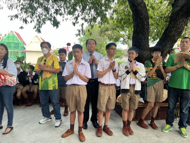 กิจกรรมทำบุญตักบาตรในช่วงเช้า ณ วัดเทพศิรินทราวาส