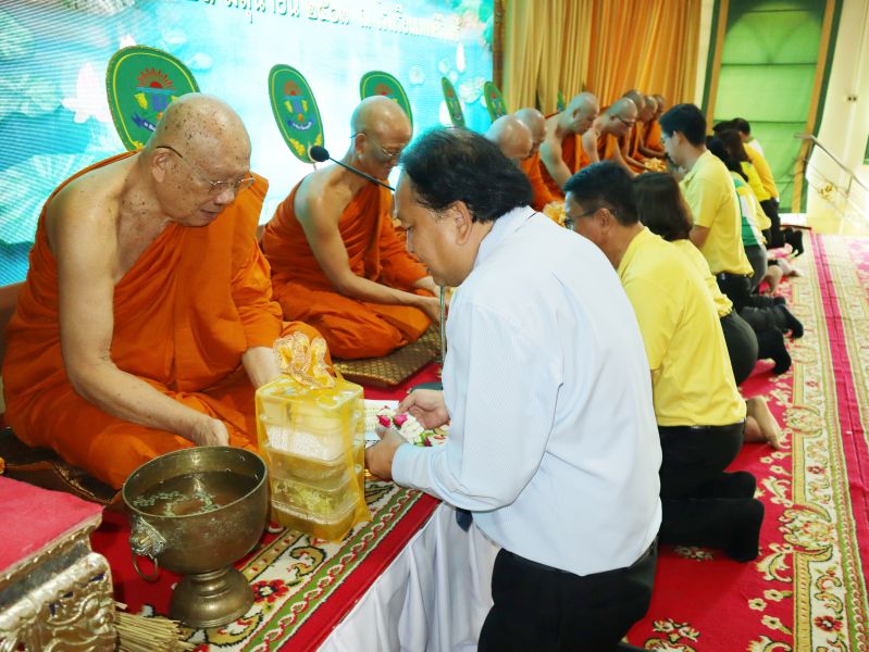 กิจกรรมทำบุญเนื่องในวันพระใหญ่ ณ ห้องประชุมเทิดพระเกียรติ โรงเรียนเทพศิรินทร์
