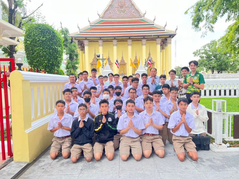 กิจกรรมทำบุญตักบาตรในช่วงเช้า ณ วัดเทพศิรินทราวาส