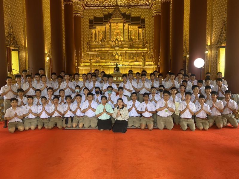 กิจกรรมทำบุญตักบาตรในช่วงเช้า ณ วัดเทพศิรินทราวาส