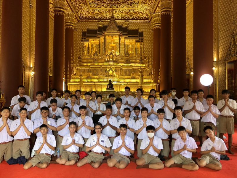 กิจกรรมทำบุญตักบาตรในช่วงเช้า ณ วัดเทพศิรินทราวาส