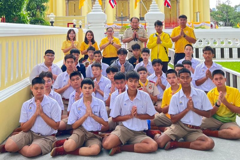 กิจกรรมทำบุญตักบาตรในช่วงเช้า ณ วัดเทพศิรินทราวาส