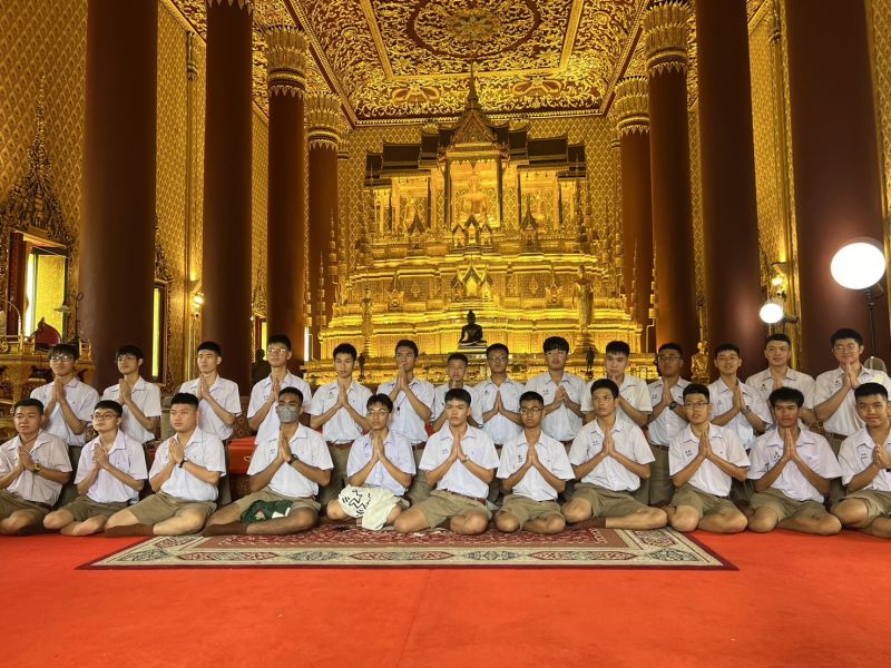 กิจกรรมทำบุญตักบาตรในช่วงเช้า ณ วัดเทพศิรินทราวาส